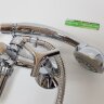 Тринити смеситель для ванны/душа двуручковый, настенный, с керамическим переключателем, трубчатый поворотный излив 150мм, лейка 70мм, держатель, шланг 1500мм, хром VIDIMA Trinity BA260AA Тринити смеситель для ванны/душа двуручковый, настенный, с керамическим переключателем, трубчатый поворотный излив 150мм, лейка 70мм, держатель, шланг 1500мм, хром VIDIMA Trinity BA260AA
